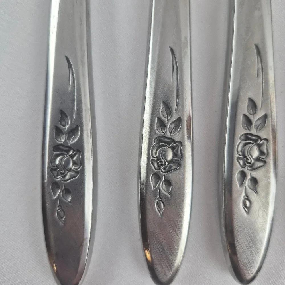 Community By Oneida Steak Knife Set Of 6 Knives in a Walnut Wood Case
